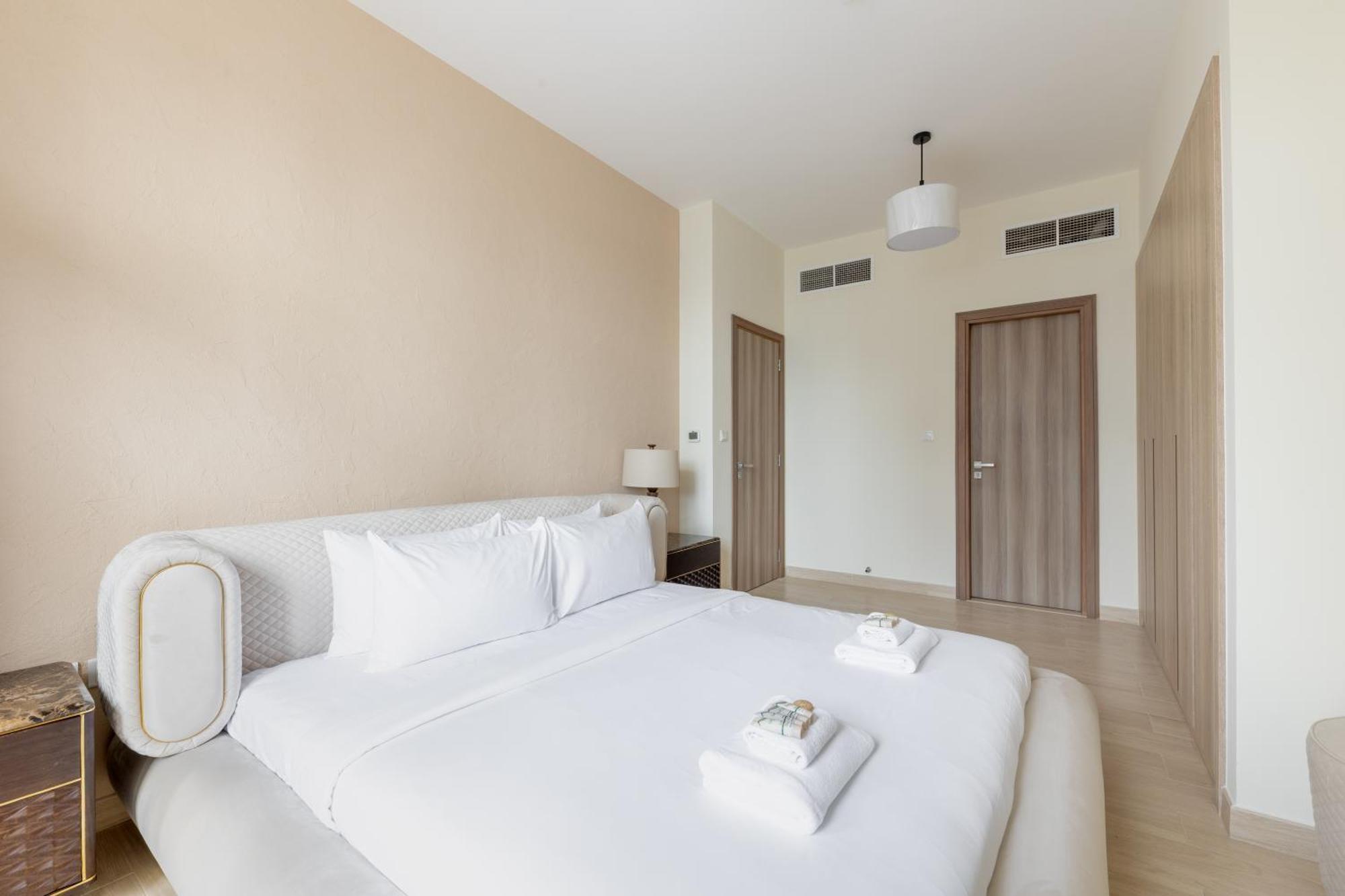 Canal View, Partial Burj Khalifa View, Brand New Apartment