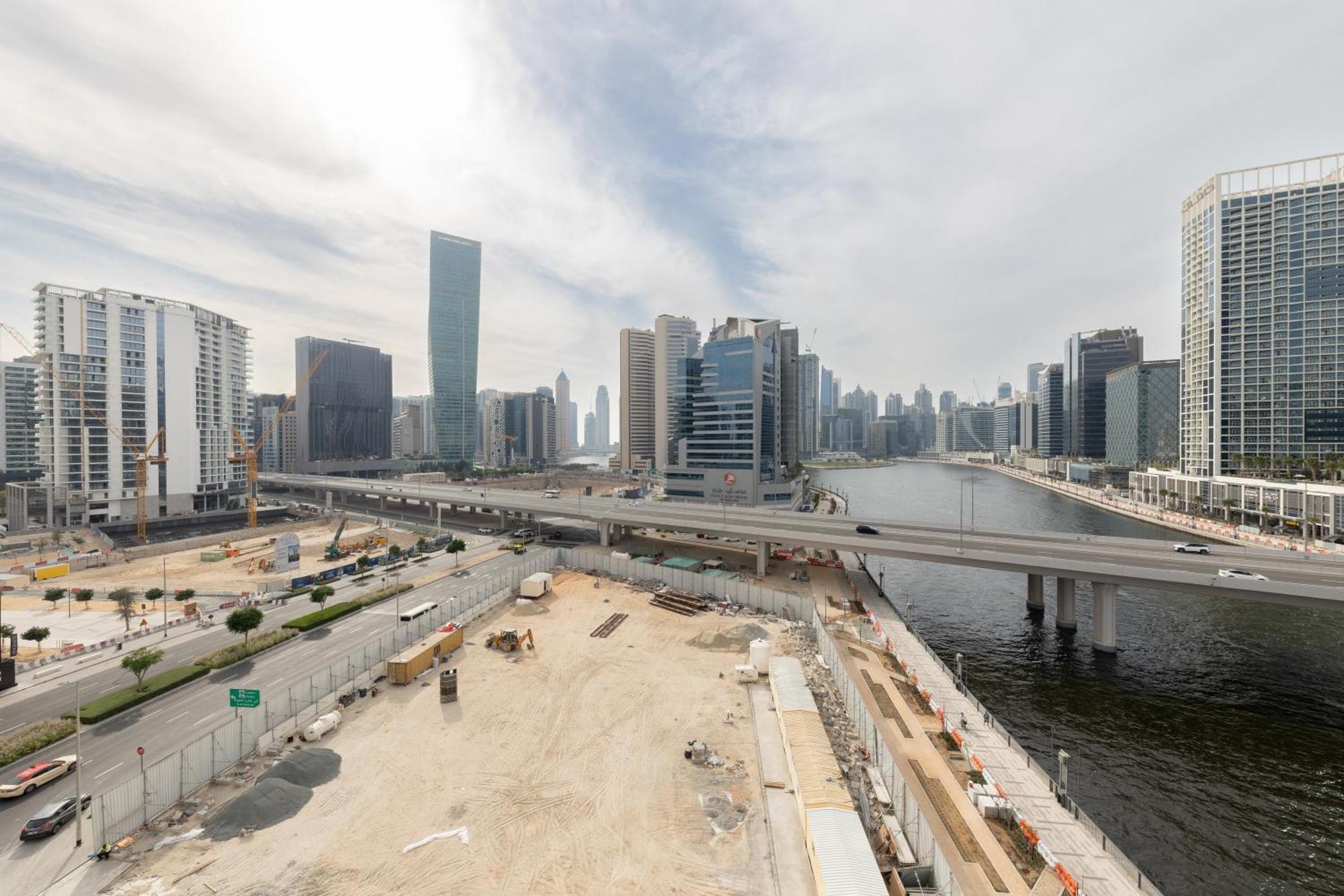 Apartment Canal View, Partial Burj Khalifa View, Brand New