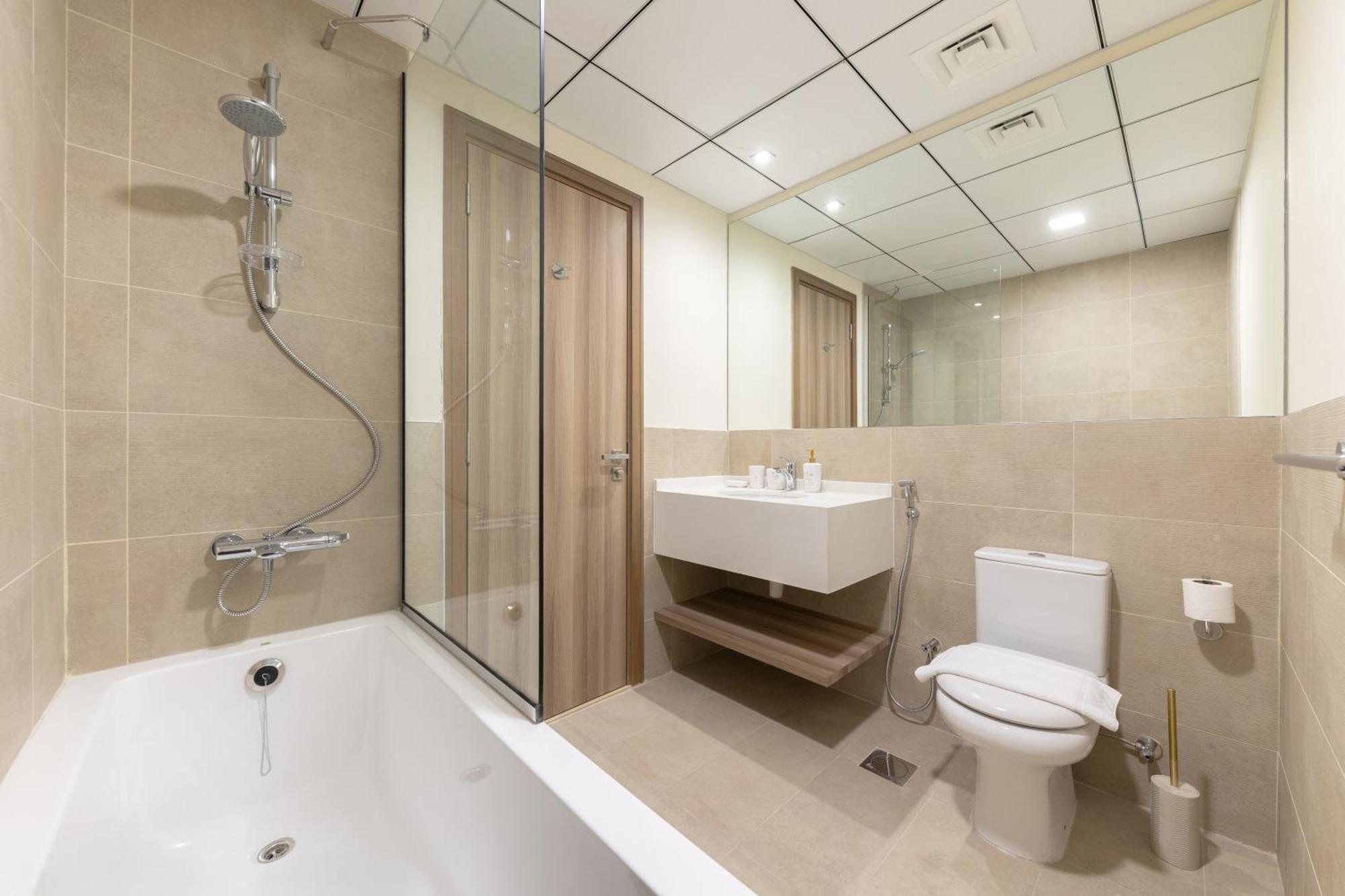 Canal View, Partial Burj Khalifa View, Brand New Apartment