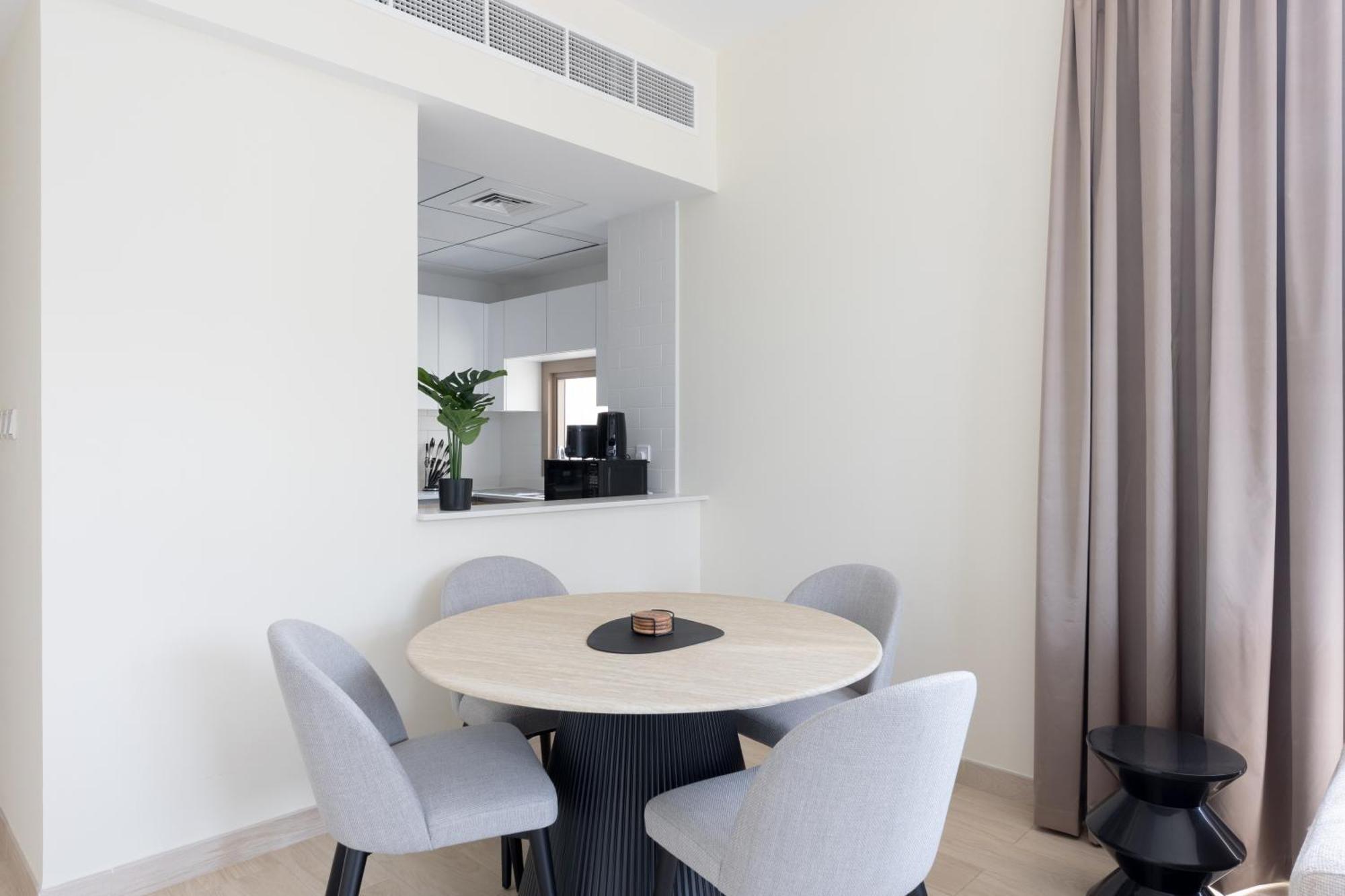 Apartment Canal View, Partial Burj Khalifa View, Brand New