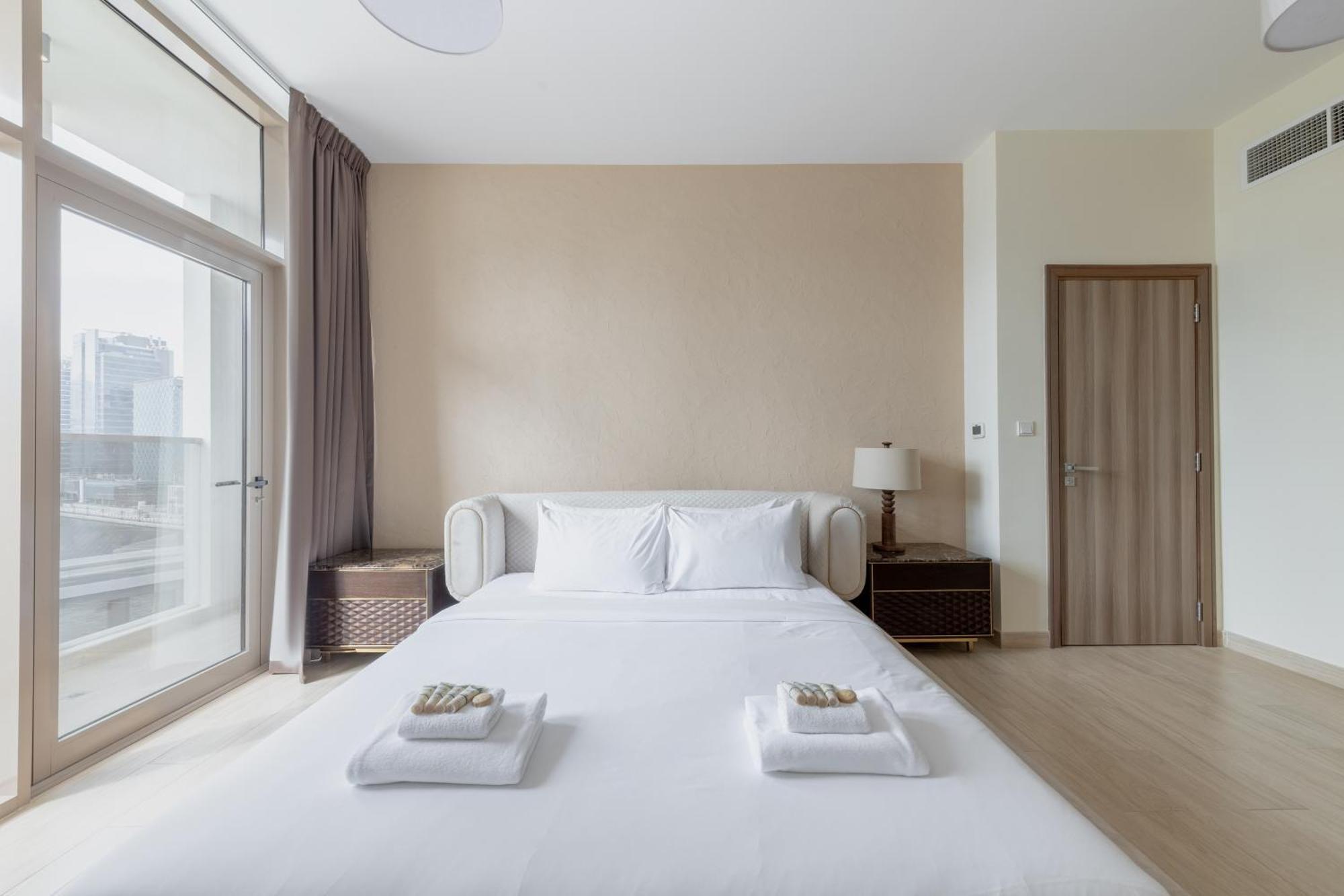 Apartment Canal View, Partial Burj Khalifa View, Brand New *